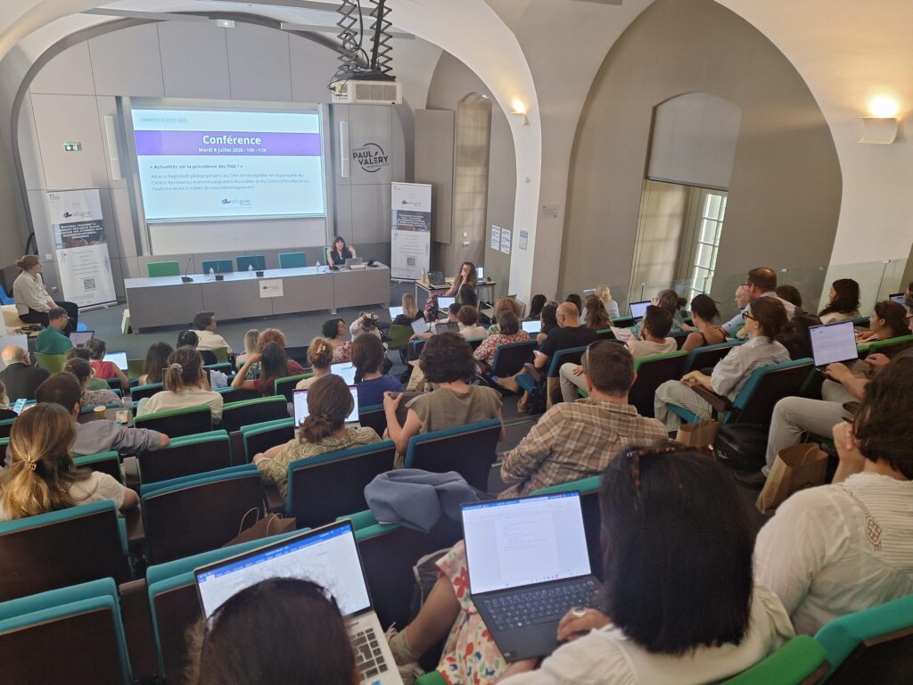 salle pleine lors de la 4e Université d'été Atypie-Friendly